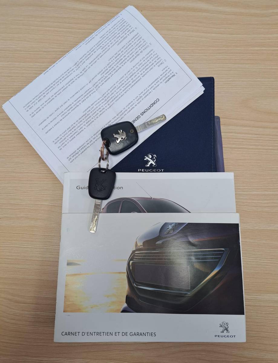 A vendre Peugeot 107 phase 2 essence boite manuelle 121 000 kms à Hyères