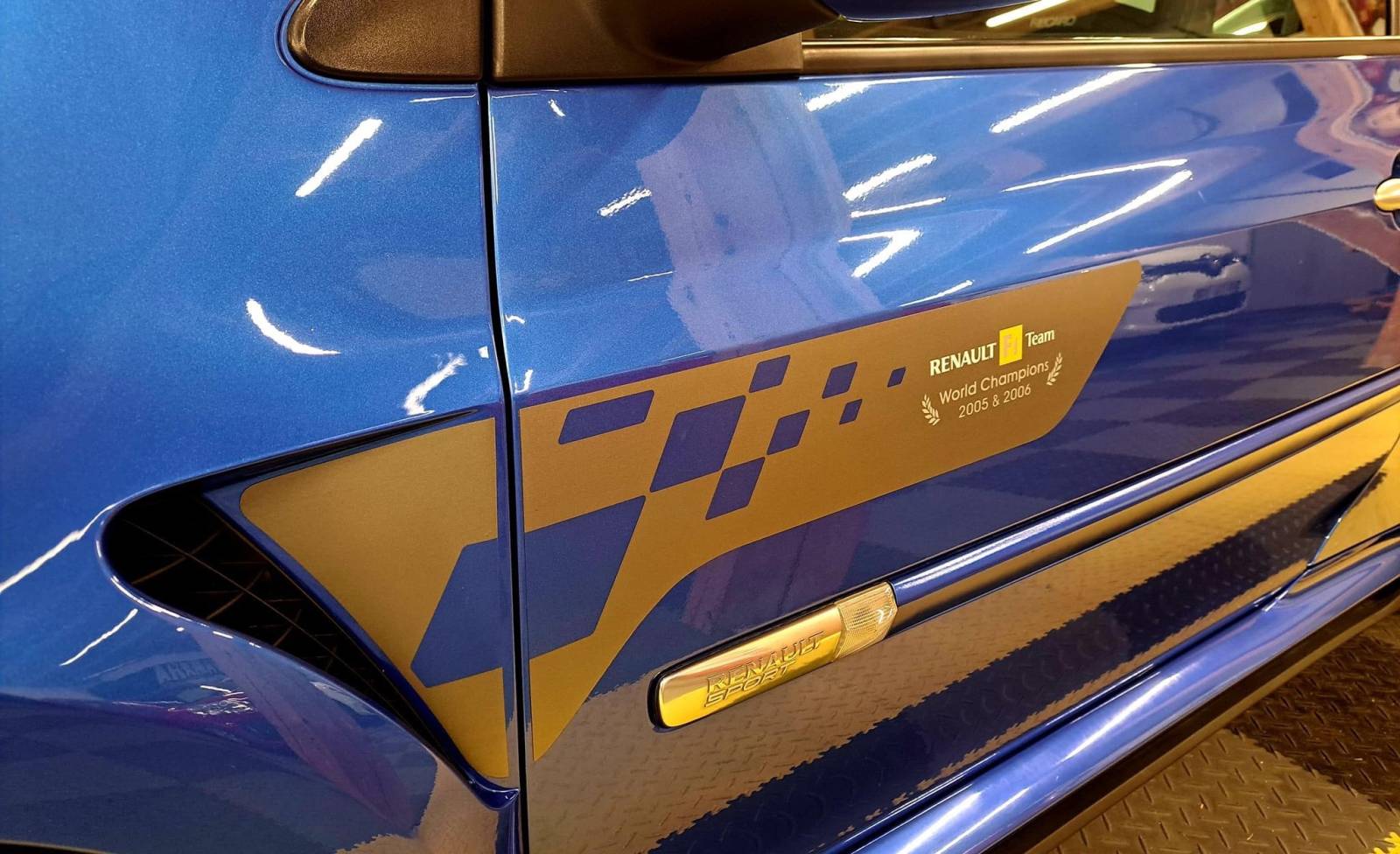 Renault sport Clio III rs 200ch Phase 1 R27 F1 TEAM à vendre à Hyères dans le VAR
